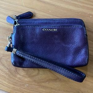 Coach wrist purse/wallet. Very good condition.